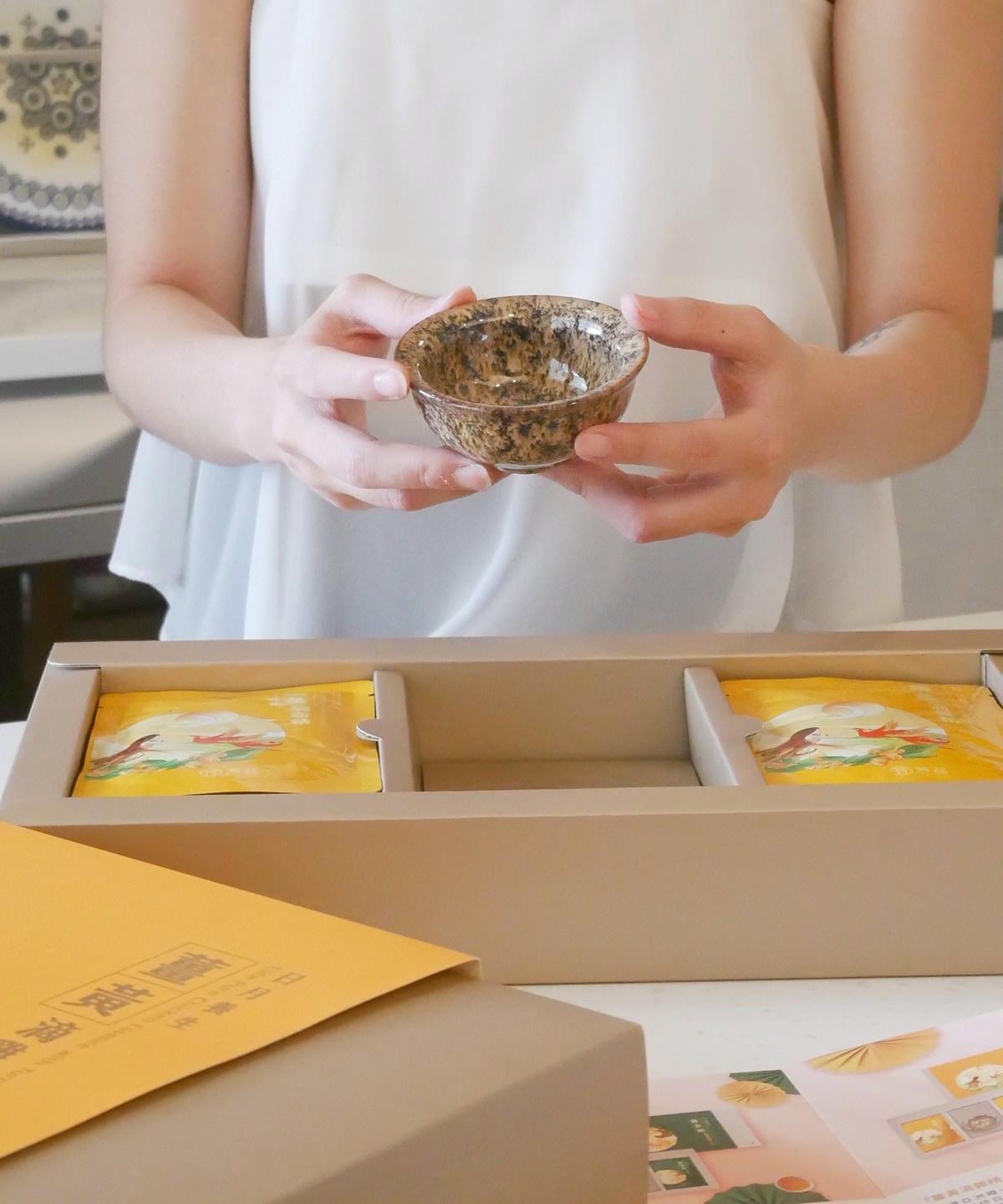 【芳茲生技】全新上市日月養生薑黃滴雞精禮盒,波蜜大廠研發製造,平日滋補,增加代謝,保養分享,零脂肪零膽固醇低鈉,送禮大方又體面,極度推薦