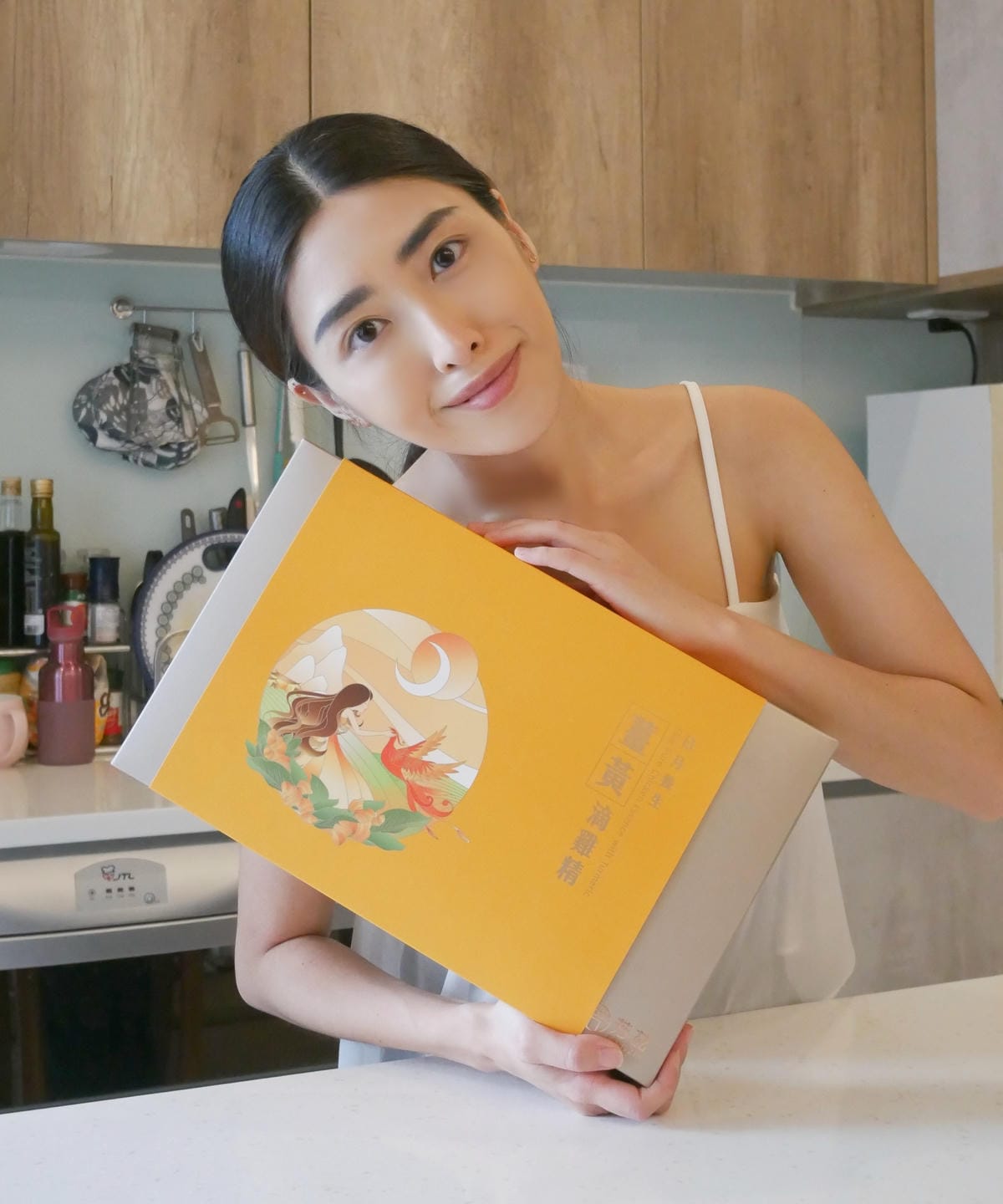 【芳茲生技】全新上市日月養生薑黃滴雞精禮盒,波蜜大廠研發製造,平日滋補,增加代謝,保養分享,零脂肪零膽固醇低鈉,送禮大方又體面,極度推薦