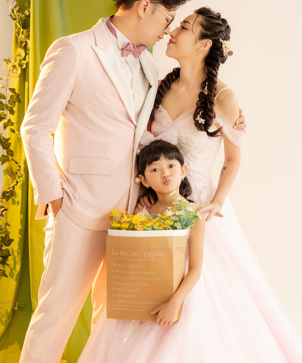 【新竹兒童寫真推薦】JH-family 京華攝影集團,超大攝影棚,全家福、寶寶寫真、兒童寫真、親子寫真、孕媽咪寫真