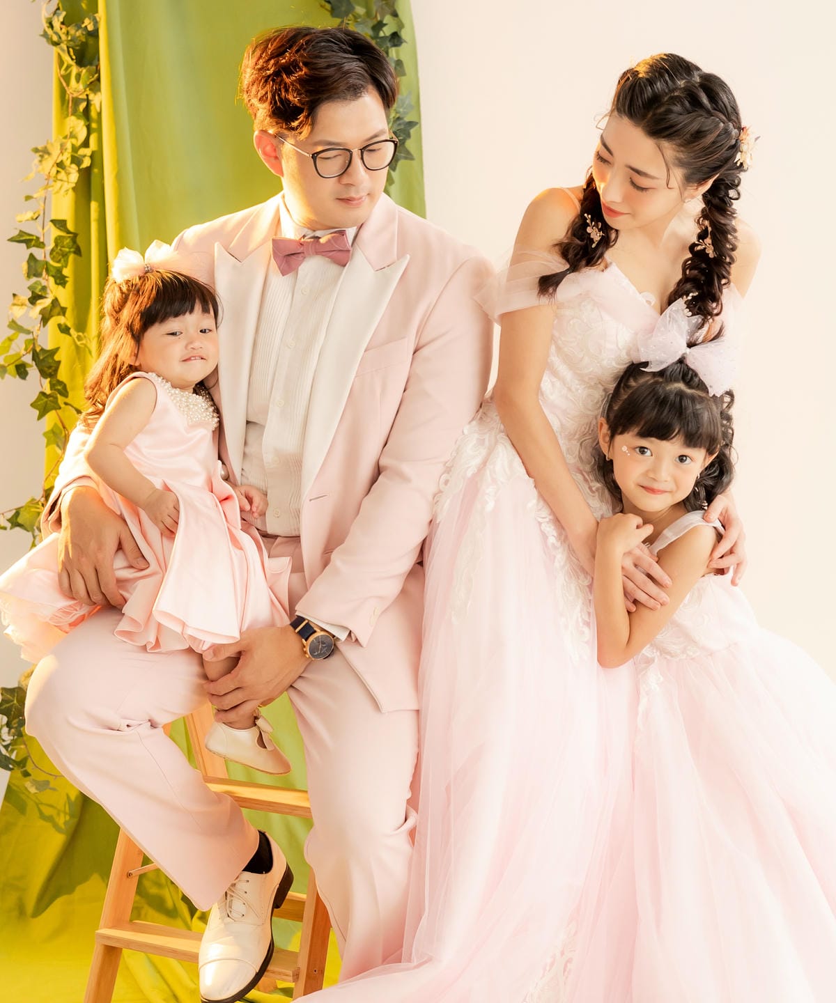 【新竹兒童寫真推薦】JH-family 京華攝影集團,超大攝影棚,全家福、寶寶寫真、兒童寫真、親子寫真、孕媽咪寫真