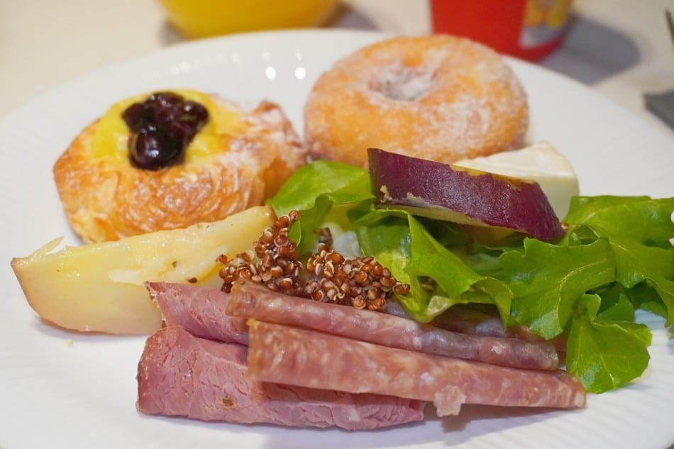 【台北漢來大飯店】全新吃到飽品牌「島語自助餐廳」,無邊際泳池 【台北漢來大飯店】全新吃到飽品牌「島語自助餐廳」,無邊際泳池