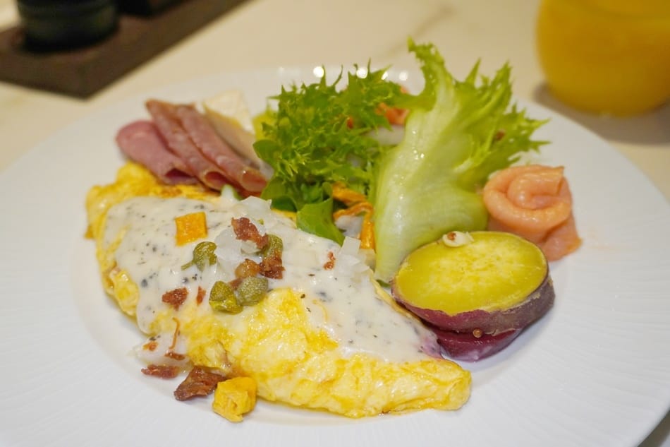 【台北漢來大飯店】全新吃到飽品牌「島語自助餐廳」,無邊際泳池 【台北漢來大飯店】全新吃到飽品牌「島語自助餐廳」,無邊際泳池