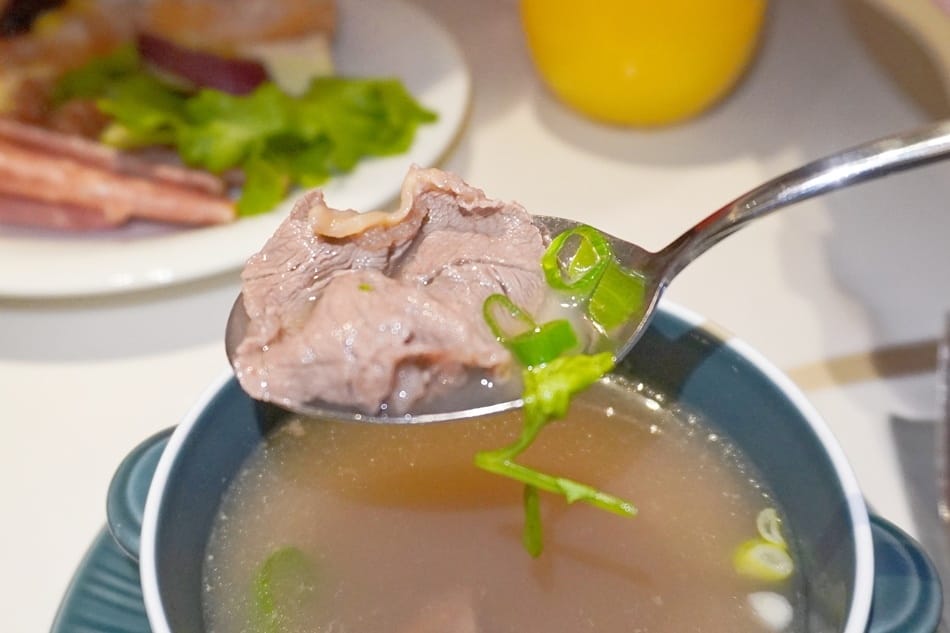 【台北漢來大飯店】全新吃到飽品牌「島語自助餐廳」,無邊際泳池 【台北漢來大飯店】全新吃到飽品牌「島語自助餐廳」,無邊際泳池