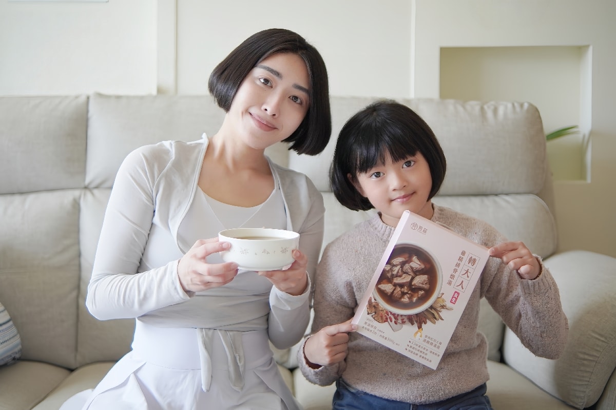 青春期孩子的營養救星！3分鐘快速加熱「芳茲轉大人雞精排骨燉湯」，讓家長超安心！