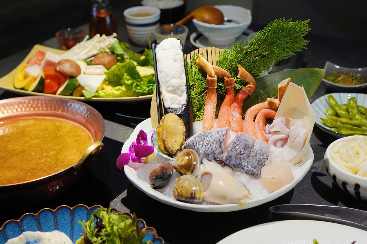 【南投美食】埔里特色鍋物，渡之島日高鍋物A5和牛、松葉蟹，吃到飽蔬食自助吧，人氣餐廳聚餐首選