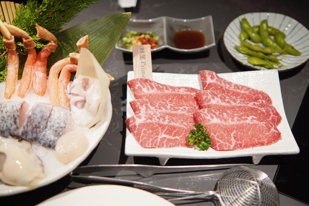 【南投美食】埔里特色鍋物，渡之島日高鍋物A5和牛、松葉蟹，吃到飽蔬食自助吧，人氣餐廳聚餐首選