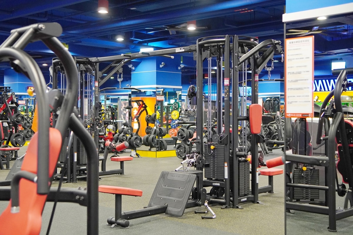 【健身房推薦】新竹全新地點香山店，館內設施，World Gym 領取14天免費體驗，多元有氧團課體驗