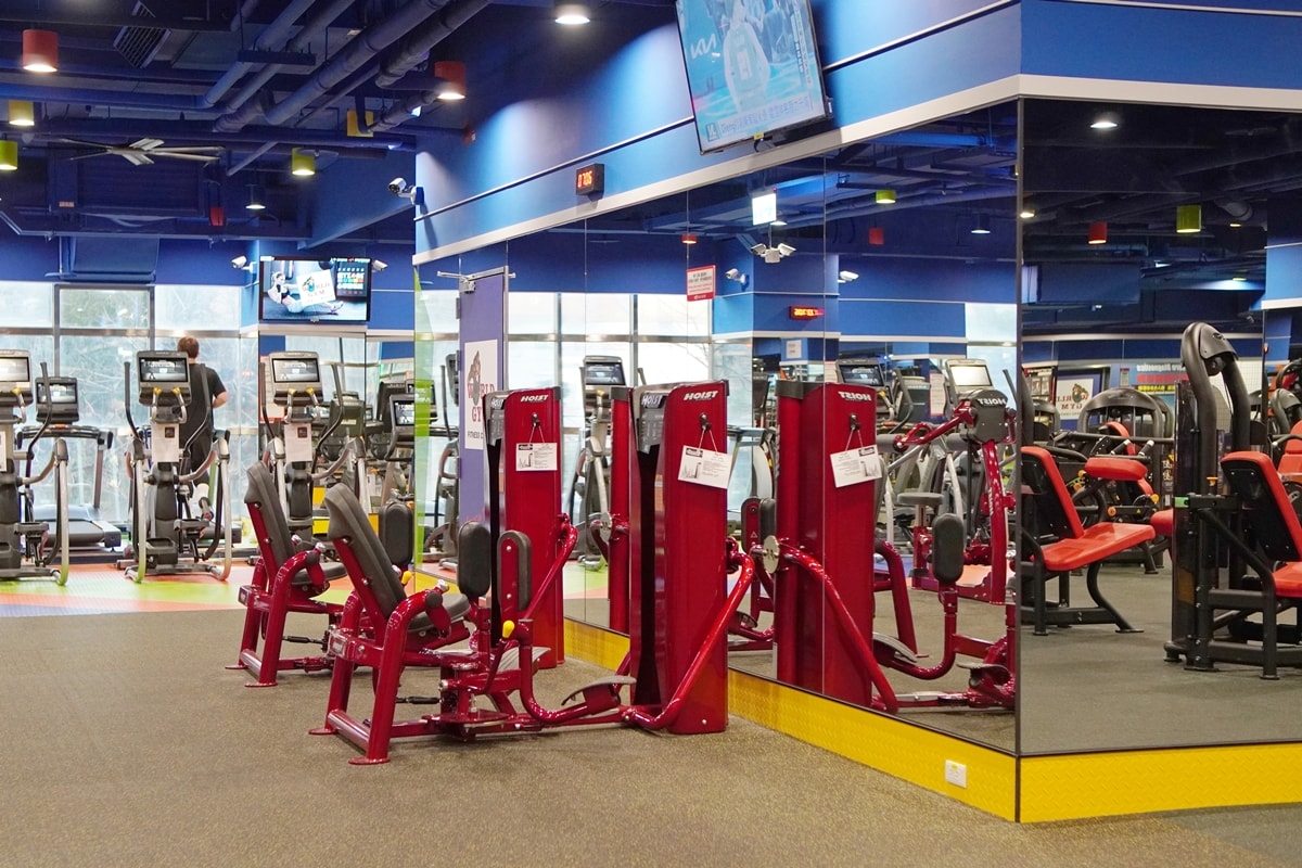 【健身房推薦】新竹全新地點香山店，館內設施，World Gym 領取14天免費體驗，多元有氧團課體驗