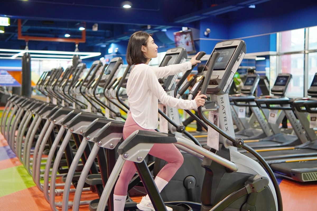 【健身房推薦】新竹全新地點香山店，館內設施，World Gym 領取14天免費體驗，多元有氧團課體驗