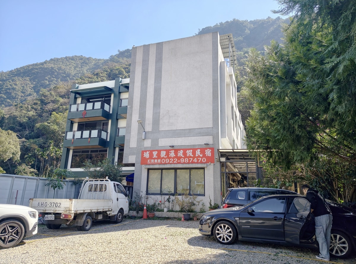 【南投埔里包棟民宿】埔里觀瀑渡假民宿，提供寵物友善房型，適合大家庭，卡拉OK、電動麻將桌