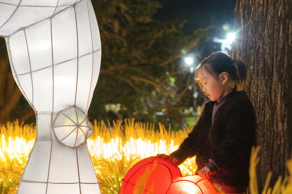 童話夢幻之旅，2026中臺灣燈會開跑啦！教育 局「童趣歡樂谷」燈區，8大童話燈組經典故事重現