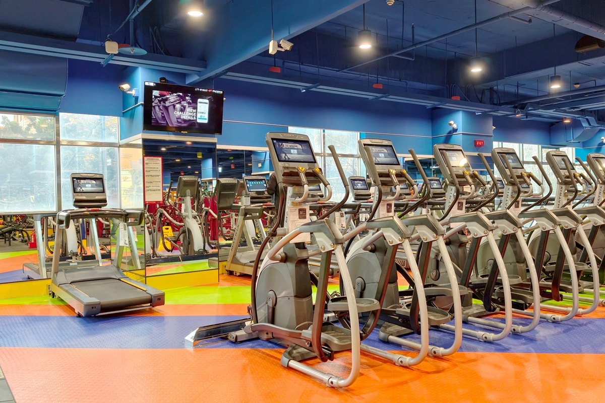 【健身房推薦】新竹全新地點香山店，館內設施，World Gym 領取14天免費體驗，多元有氧團課體驗