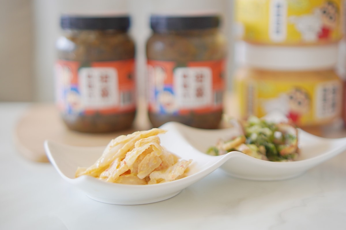 【泡菜界的時尚風潮】超可愛的 協發行泡菜 x 蠟筆小新聯名！好吃停不下，5款必吃泡菜開箱分享
