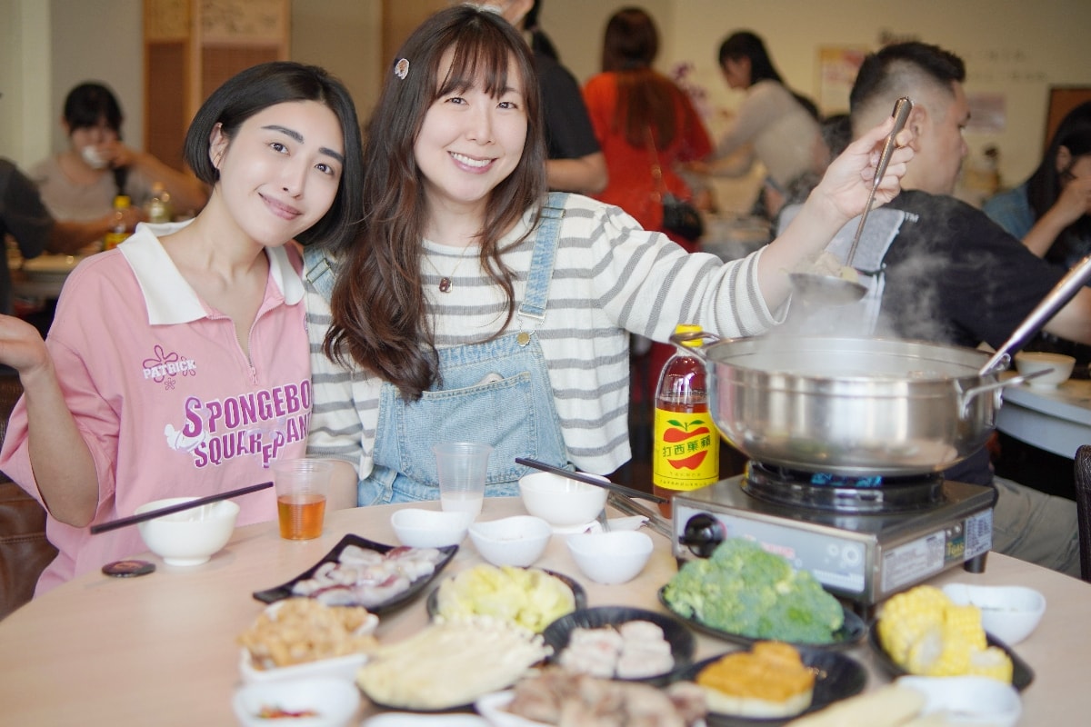 【台南唯一西瓜綿烤鴨鍋】福來小棧沙茶爐：一鴨三吃的美味饗宴，現場片皮鴨、鹽酥鴨
