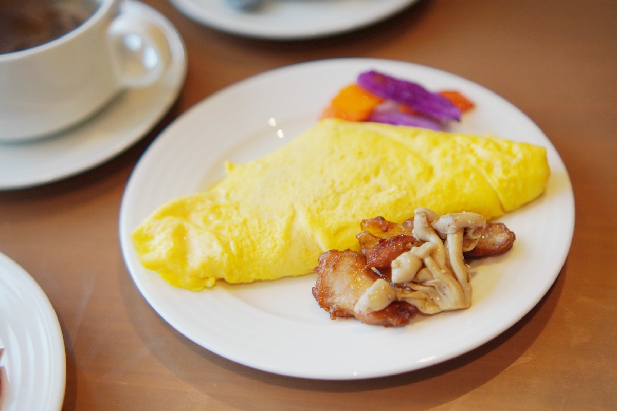【台南住宿推薦】台南遠東香格里拉一泊二食，遠東CAFE五星印度特色料理，高樓美景住房推薦