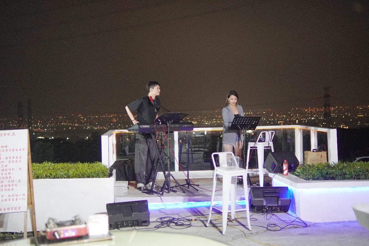 台中龍井必訪景點:那兩蚵烤鮮蚵夜景海鮮餐廳,美食、夜景、親子設施一次滿足! 附菜單。 - 第7張圖 台中龍井必訪景點:那兩蚵烤鮮蚵夜景海鮮餐廳,美食、夜景、親子設施一次滿足! 附菜單。