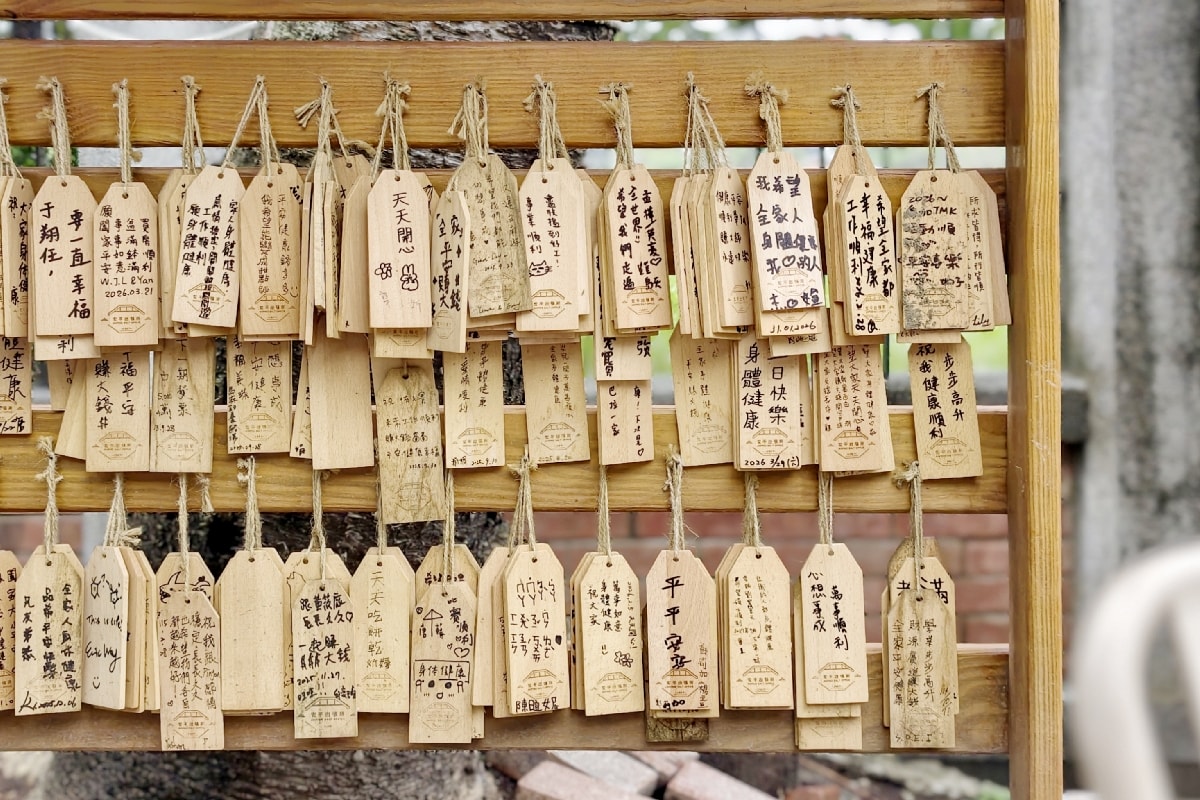 【探索台南的歷史角落】安平出張所的魅力，餵食可愛水豚、DIY手作香包、守護御守