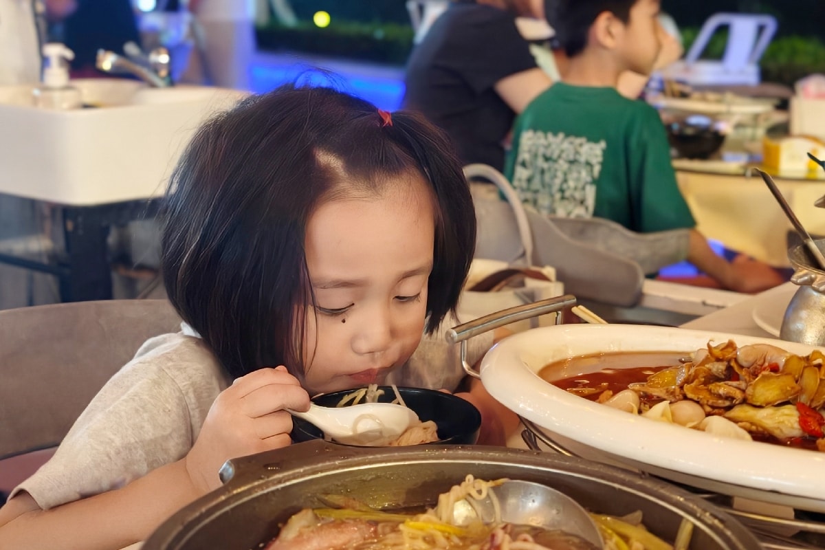 台中龍井必訪景點:那兩蚵烤鮮蚵夜景海鮮餐廳,美食、夜景、親子設施一次滿足! 附菜單。 - 第37張圖 台中龍井必訪景點:那兩蚵烤鮮蚵夜景海鮮餐廳,美食、夜景、親子設施一次滿足! 附菜單。