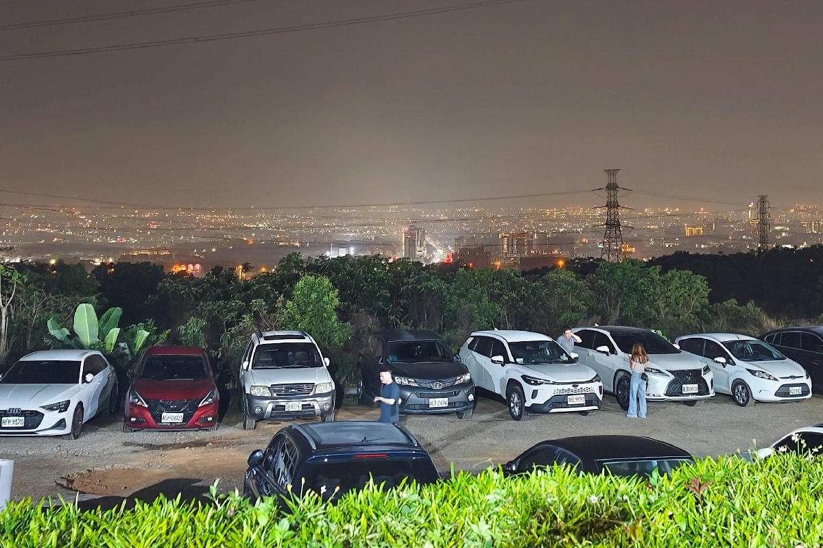 台中龍井必訪景點:那兩蚵烤鮮蚵夜景海鮮餐廳,美食、夜景、親子設施一次滿足! 附菜單。 - 第3張圖 台中龍井必訪景點:那兩蚵烤鮮蚵夜景海鮮餐廳,美食、夜景、親子設施一次滿足! 附菜單。