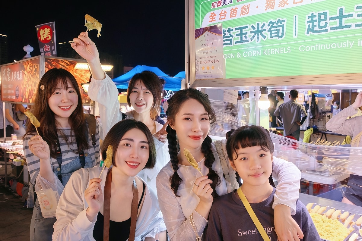 【台南武聖觀光夜市】美味與趣味之旅好玩又好逛，平日人潮也很多，分享四大必訪攤位推薦！