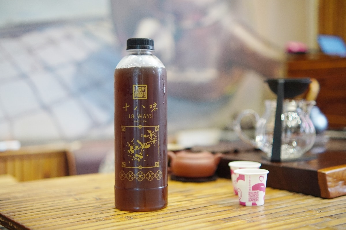 【十八味草本茶評價】到新北淡水總店試喝，體驗百年好茶的溫暖與平衡，伴手禮推薦