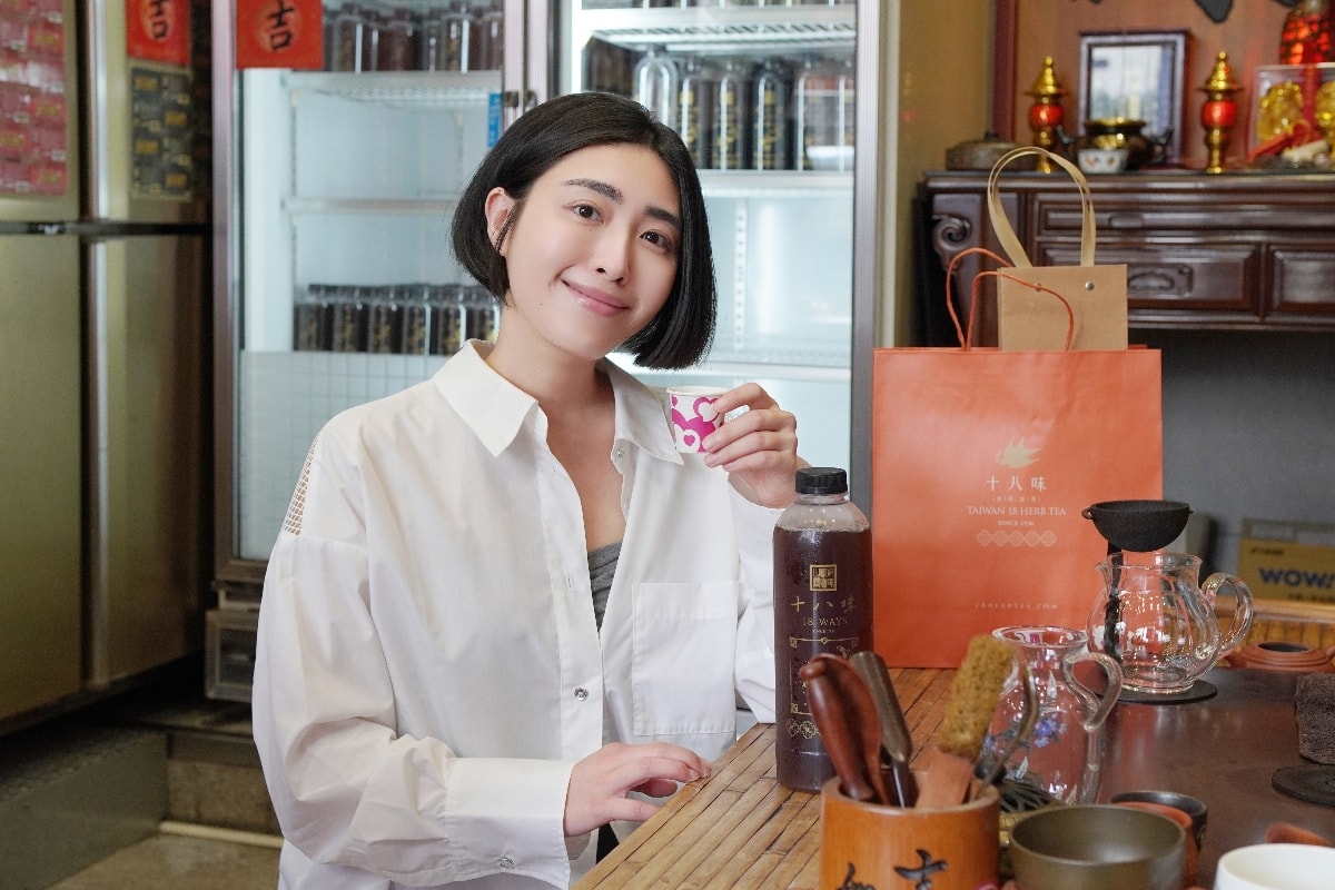 【十八味草本茶評價】到新北淡水總店試喝，體驗百年好茶的溫暖與平衡，伴手禮推薦