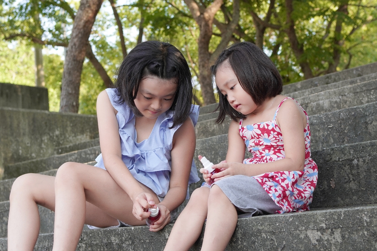 夏日必備！兒童防蚊噴霧推薦小不叮 – 紅茄舒涼驅蚊新概念守護孩子的夏日