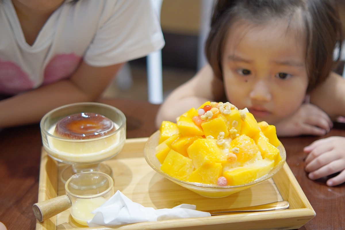 【萬芳醫院美食】饗食雪屋，夏日必吃浮誇系特色冰酥！三色視覺系絲絲入口、限定芒果、濃郁布蕾